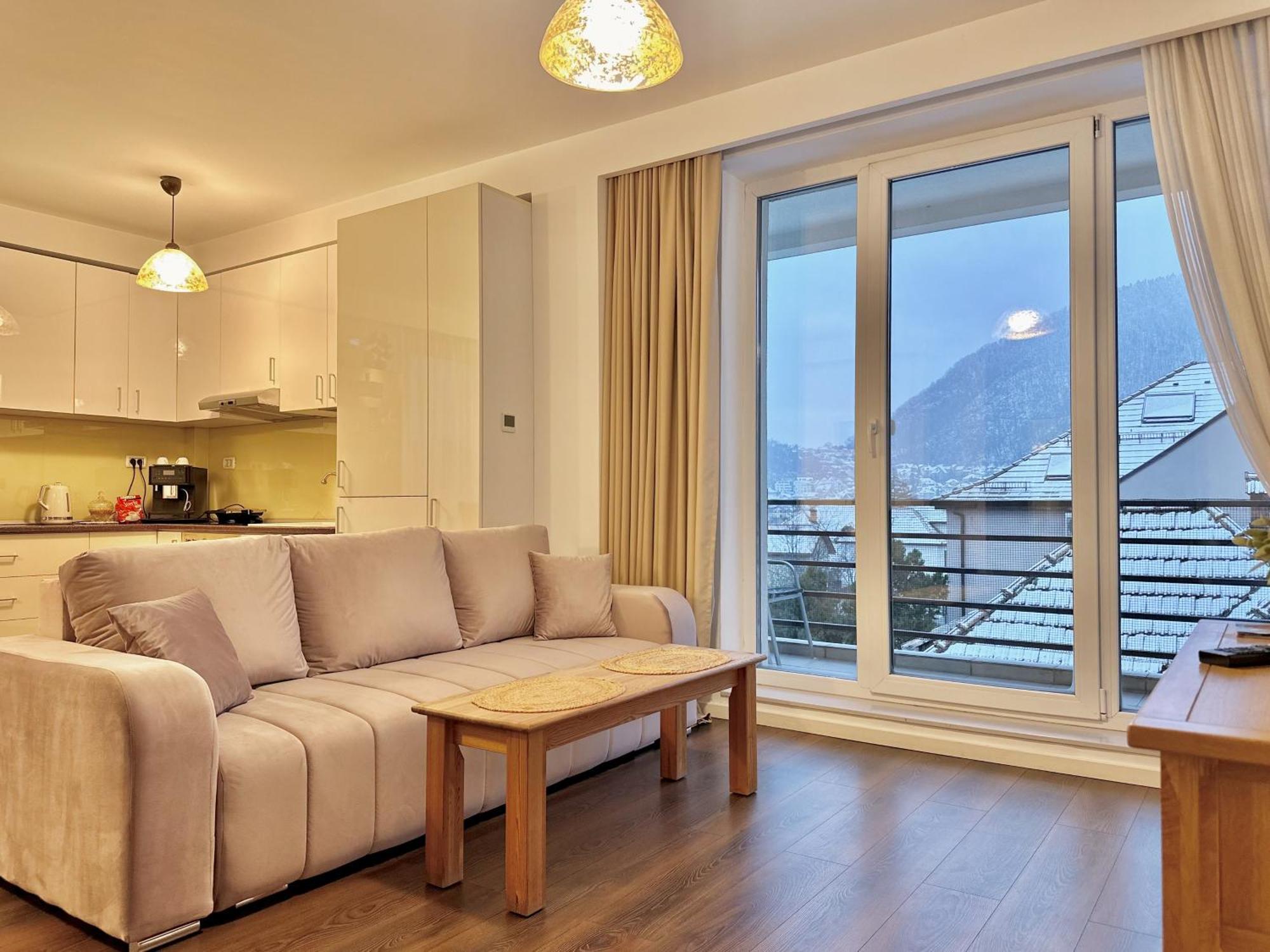 Central Premium Apartment Брашов Екстериор снимка