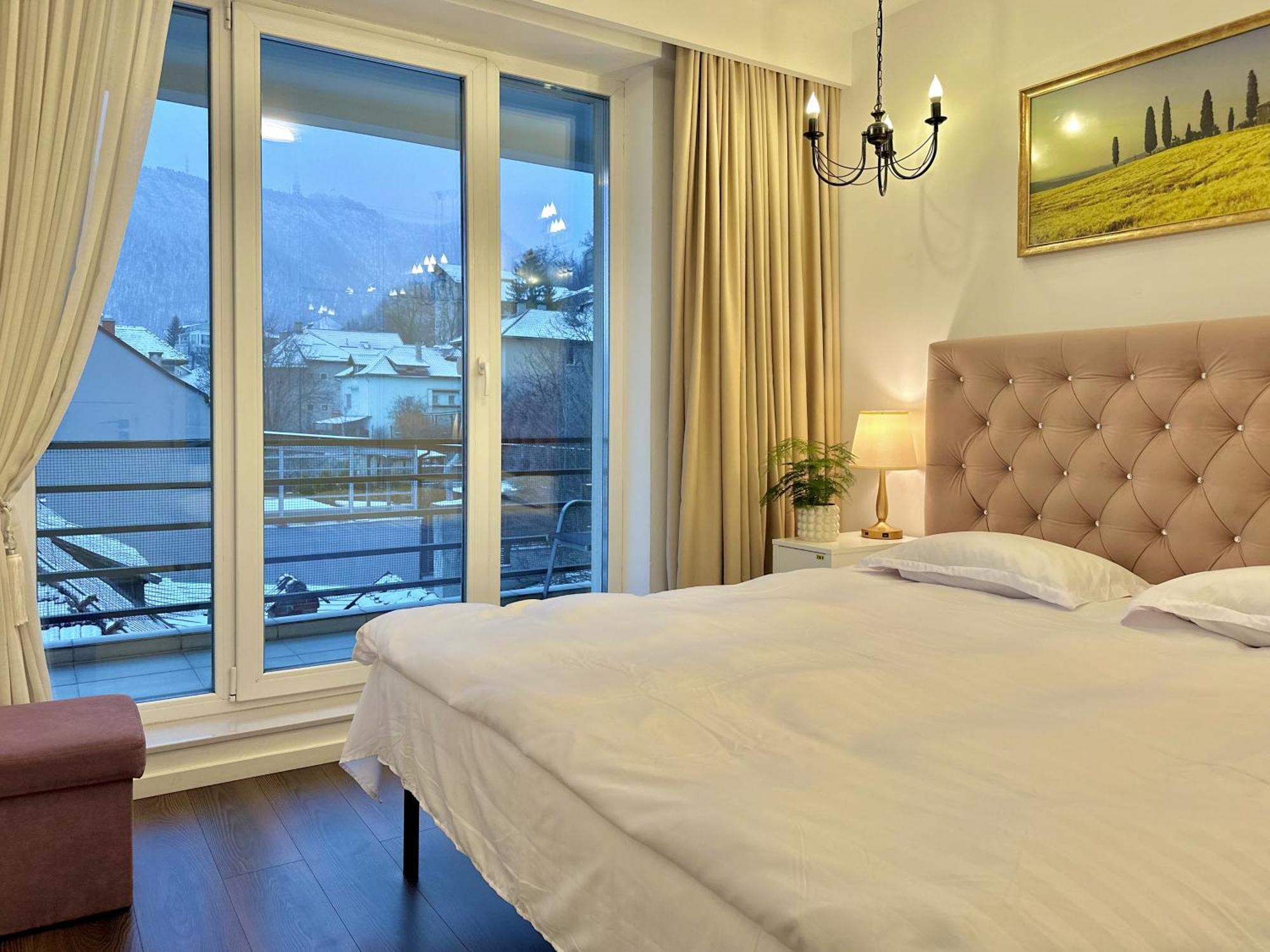 Central Premium Apartment Брашов Екстериор снимка